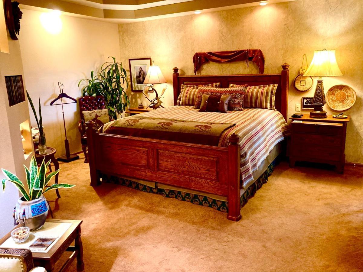 שאיין Yellowstone Cattle Baron Ensuite, Private Entrance & Parking - Prairie Rose B&B מראה חיצוני תמונה