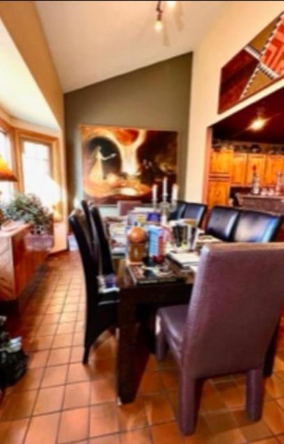 שאיין Yellowstone Cattle Baron Ensuite, Private Entrance & Parking - Prairie Rose B&B מראה חיצוני תמונה